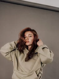 Как носить толстовку - самую уютную вещь гардероба